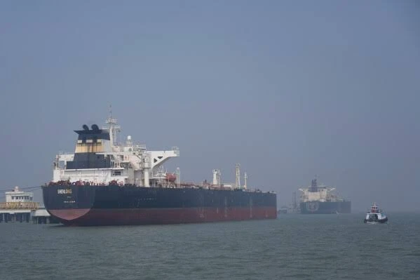 Tak Bisa Melewati Selat Hormuz, 350 Kapal Tanker "Tertahan" di Laut Oman dan Teluk Persia