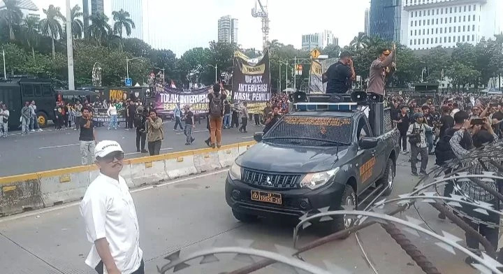 Larangan Demo Prabowo Tak Dipatuhi, Massa 02 Bentrok dengan Massa Aksi Bersama di Patung Kuda