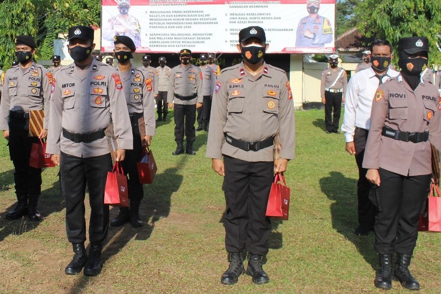 10 Personil Polres Way Kanan Mendapat Penghargaan