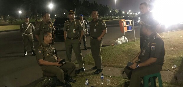 Satpol PP Sterilkan Monas dari PKL