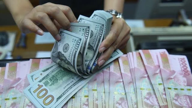 Rupiah Melemah Signifikan, Jatuh ke Rp 16.313 Per Dolar AS