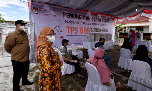 Tinjau TPS PSU Labuhanbatu, Sabrina Minta Masyarakat Tetap Jaga Suasana Kondusif