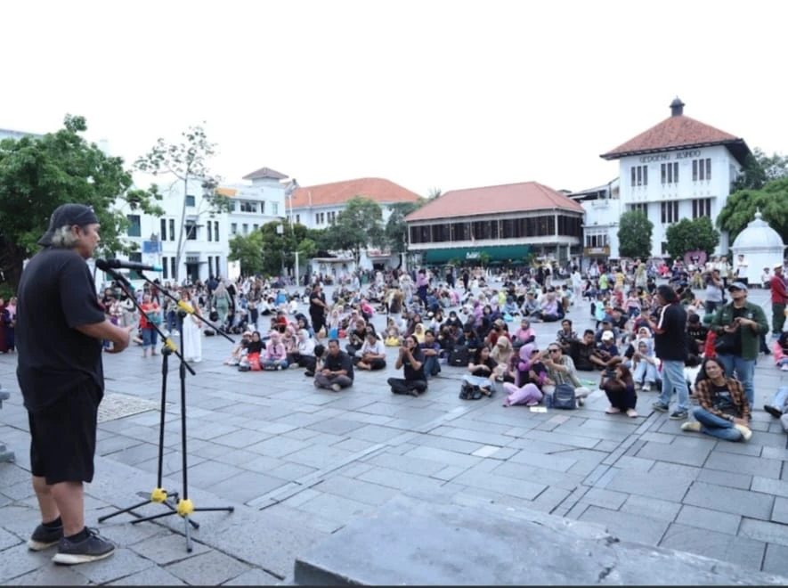 Di ruang Publik Terbuka Plaza Museum Fatahillah, Ribuan Pengunjung Terkesima dan Antusias Nonton Baca Puisi Penyair Perempuan Memperingati RA Kartini