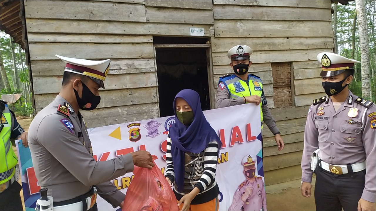 Operasi Zebra Krakatau 2020, Satlantas Polres Way Kanan Bagi Paket Sembako