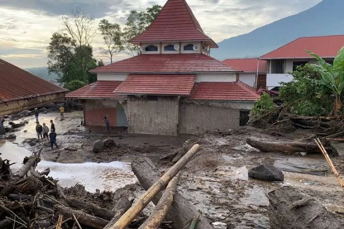 Banjir Bandang Lahar Dingin Porakporandakan 4 Kabupaten di Sumbar, 37 Orang tewas 2 Hilang