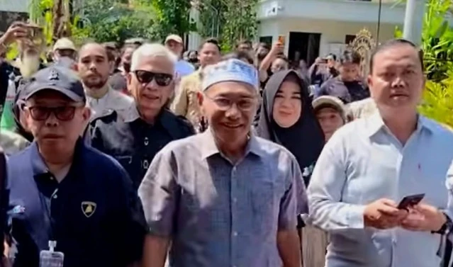 Kacamata Pecah Dan Palsunya Ijazah