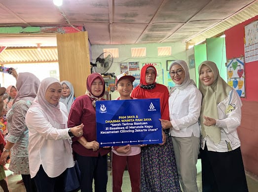 Dharma Wanita PAM JAYA Teruskan Pemberian Tabungan Pendidikan Untuk Masyarakat Marunda Kepu