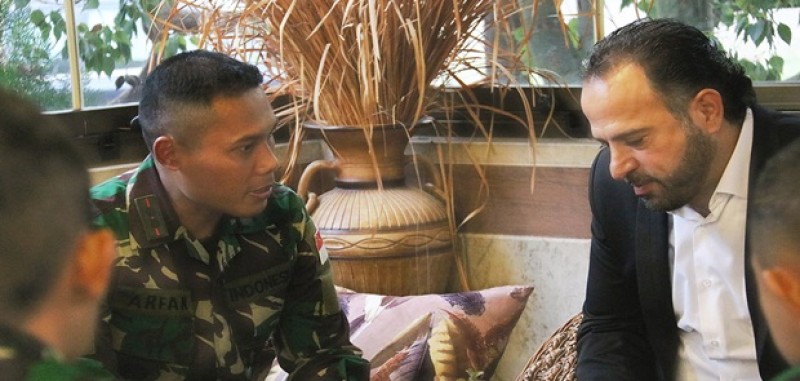 Silaturahmi Dansatgas Indobatt dengan Kepala Distrik Desa Tulin Lebanon Selatan