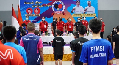 HD Resmi Buka Piala Gubernur Cup Tenis Meja