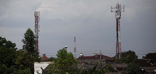 Anies-Sandi Harus Audit Menyeluruh Perizinan Menara BTS dan Billboard Reklame