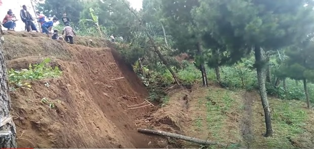 27 Orang Korban Longsor Belum Ditemukan, Mensos berikan Bantuan