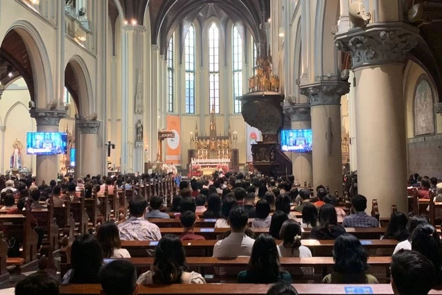 Natal Tenang dan Lancar, Jemaat Padati Gereja Katedral untuk Misa
