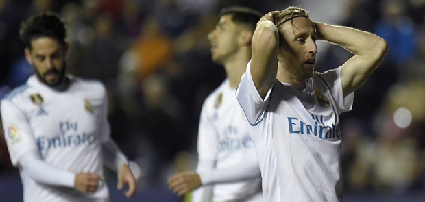 Gol Telat Pazzini Buyarkan Kemenangan Real Madrid