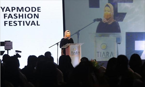 Sri Ayu Mihari Buka Yapmode Fashion Festival 2021