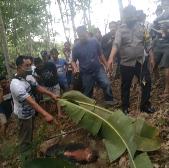 Mayat RT ditemukan tewas bersimbah darah di kebun
