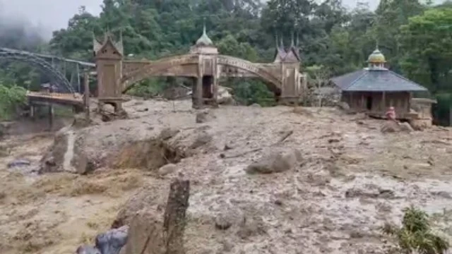 Banjir Bandang Terjang Padang Panjang, Jembatan Kembar Silaiang Putus
