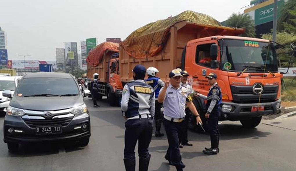 Truk Sampah DKI Dirazia Dishub Bekasi, Anies Didesak Copot Kepala DLH