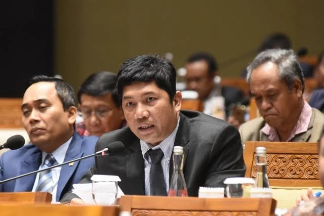 Picu Keresahan Masyarakat, DPR Minta Bahlil Cabut Kebijakan Pengecer Tak Boleh Jual Elpiji 3 Kg