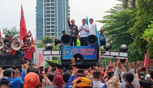Menaker Janji Kenaikan UMP 2025 Akan Membahagiakan Buruh