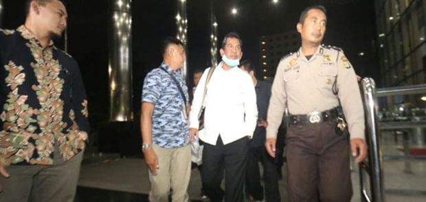 Terima Suap Proyek RSUD, Bupati Hulu Sungai Tengah Dibawa ke KPK