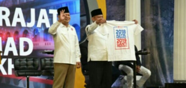 Pasangan Asyik Tampilkan Kaos Ganti Presiden, Debat Publik Pilgub Jabar Langsung Ricuh