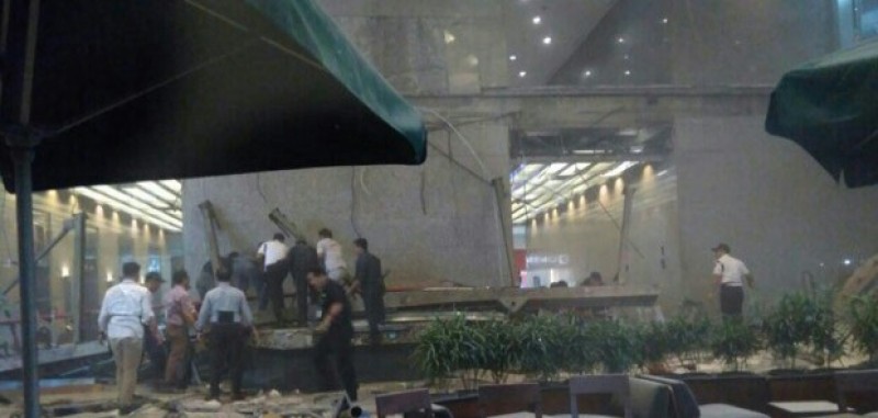 Balkon Bursa Efek Ambruk, 9 Orang Terluka